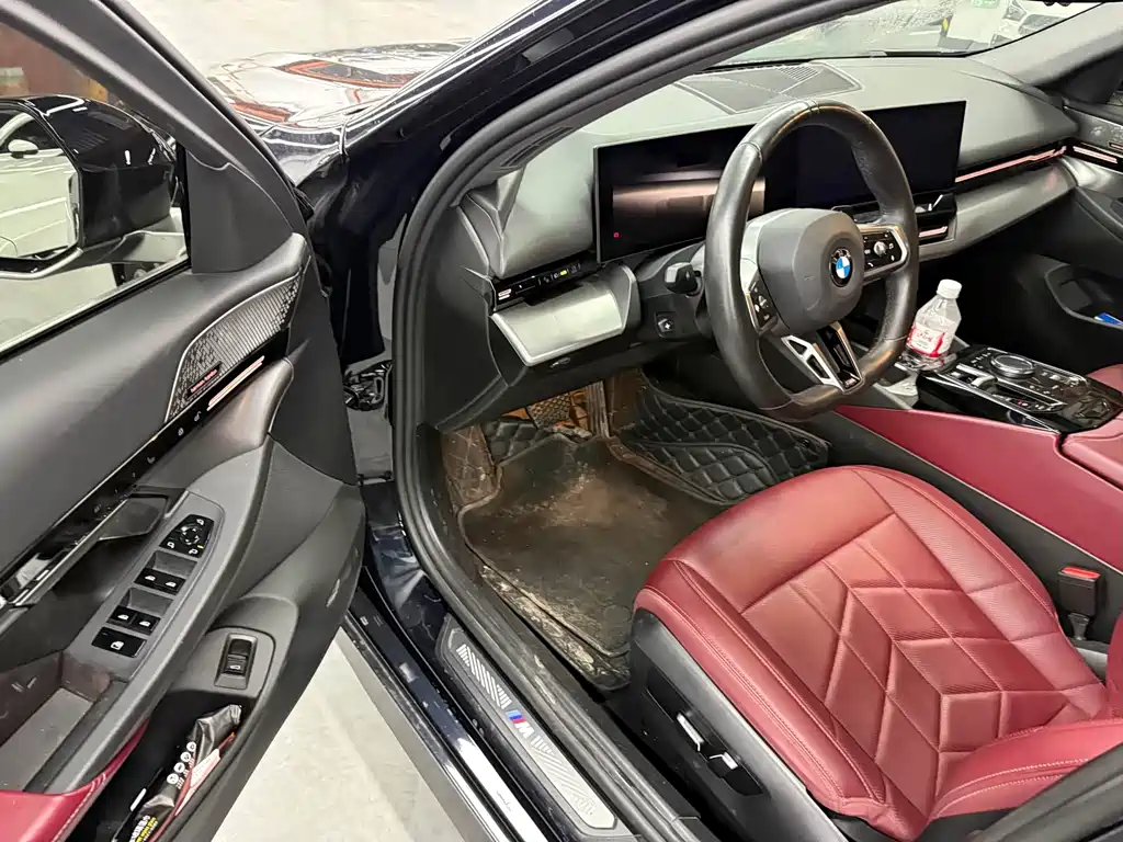 BMW 5 Series — миниатюра 11