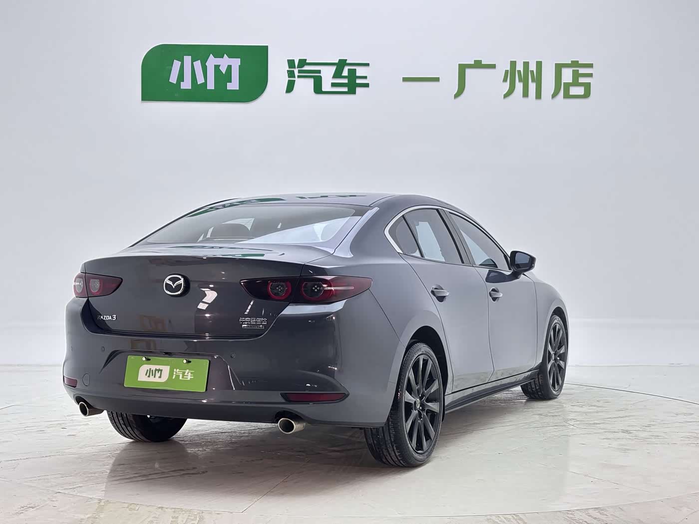 Mazda Mazda3 Axela 2.0 л 2023 г. Серебристо-серый, пробег 26100 км
