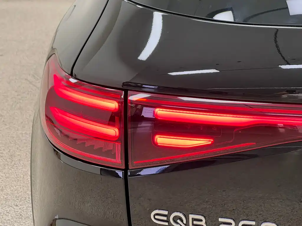 Mercedes-Benz EQB — миниатюра 9