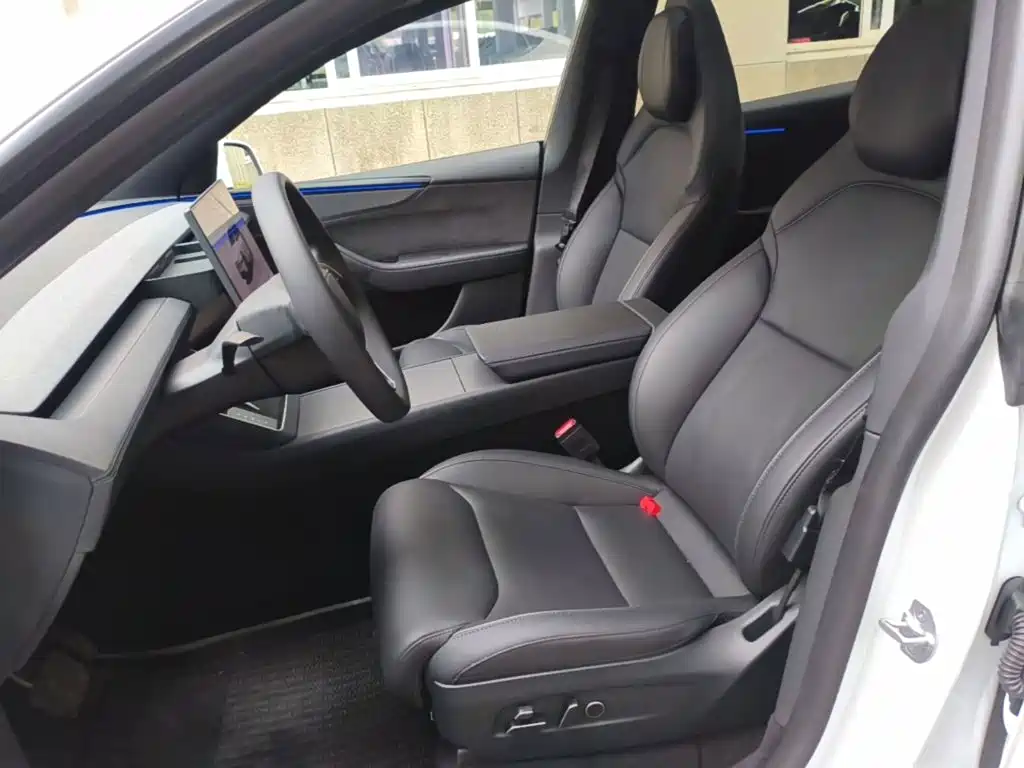 Tesla Model Y L — миниатюра 11