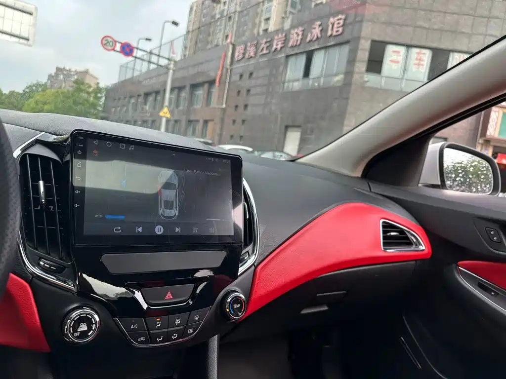 Chevrolet Cruze — миниатюра 15