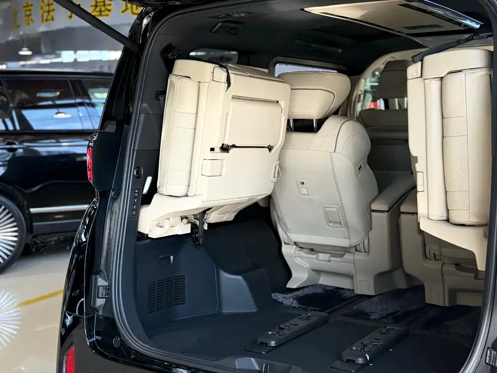 Toyota Alphard — миниатюра 22