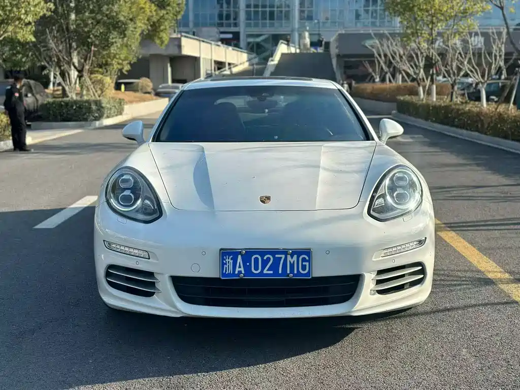 PORSCHE PANAMERA