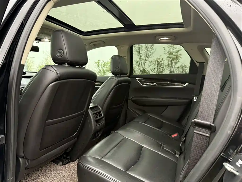 Cadillac XT5 - фото 11