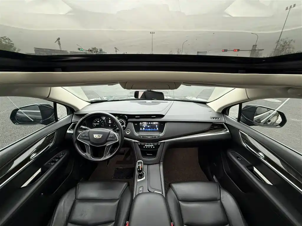 Cadillac XT5 - фото 12