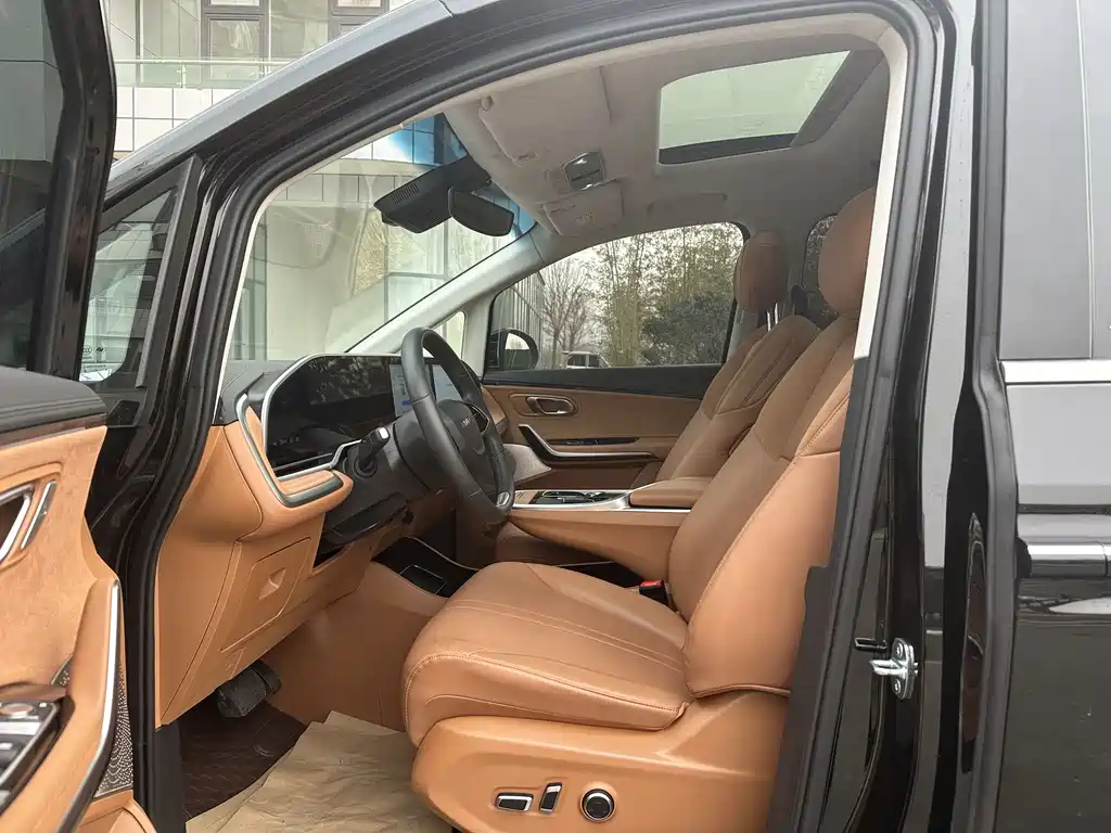 SAIC MAXUS EVERYONE 9