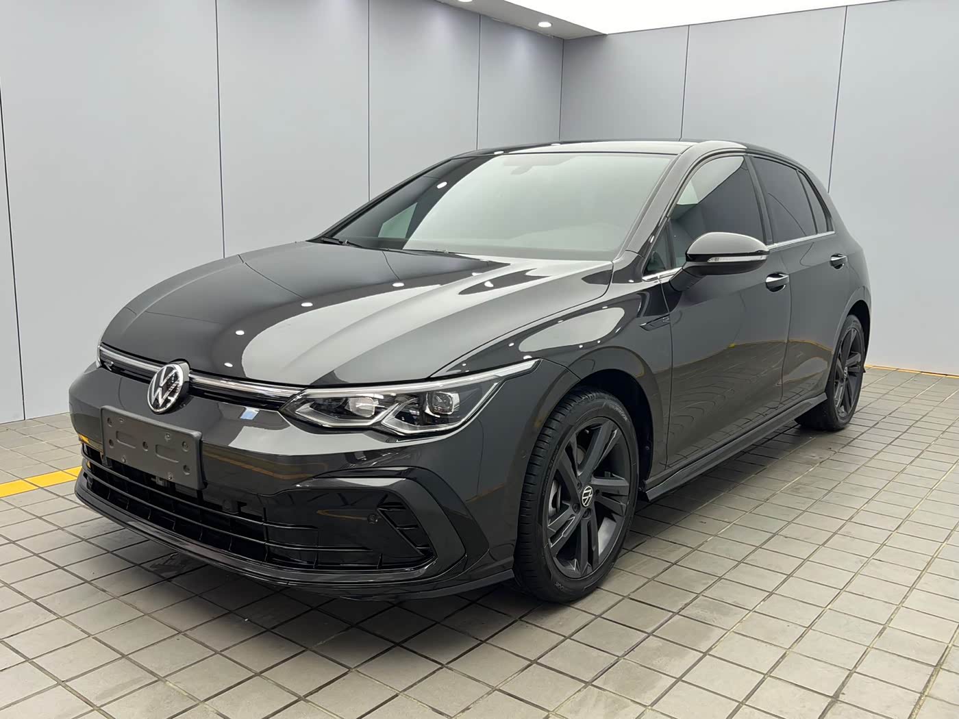Volkswagen Golf 1.4 л 2023 г. Чёрный, пробег 23000 км