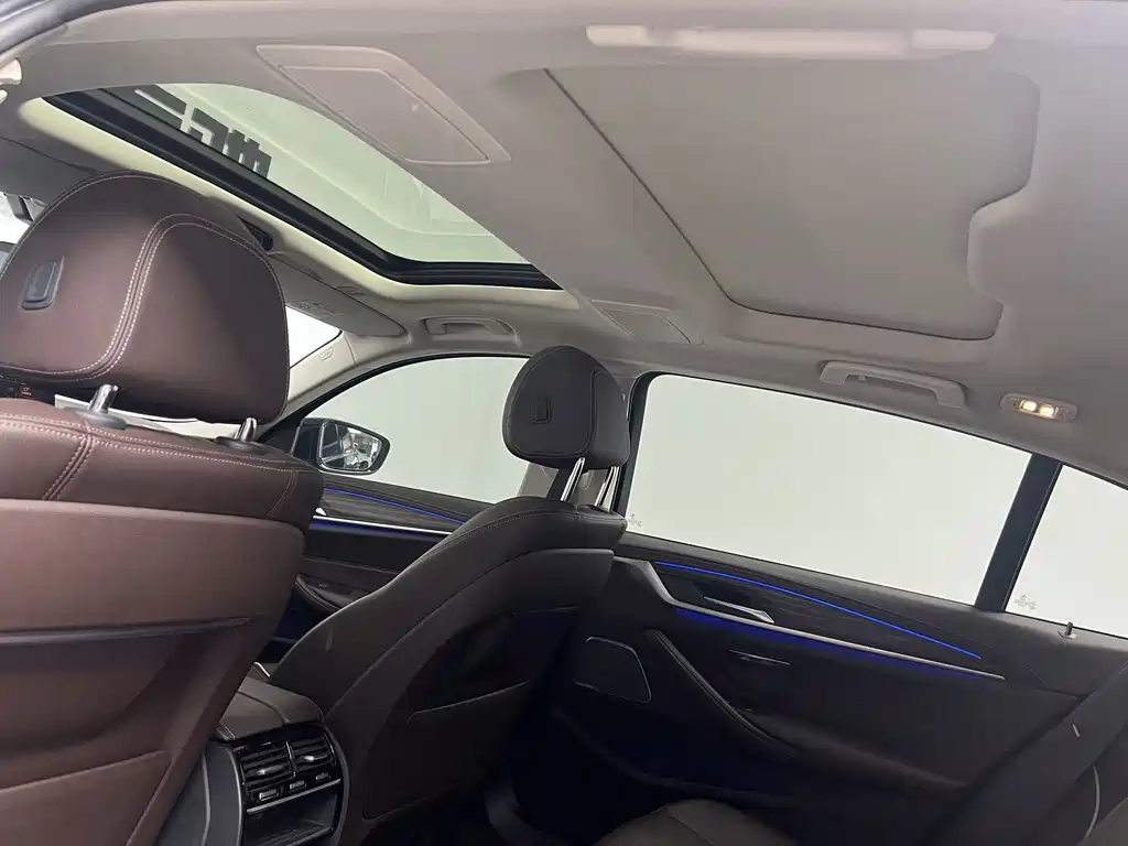 BMW 5 Series — миниатюра 17
