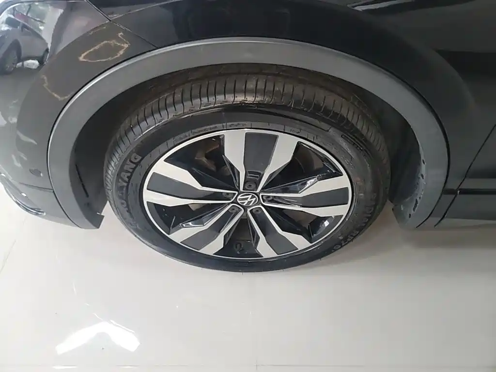 Volkswagen Tiguan L — миниатюра 23