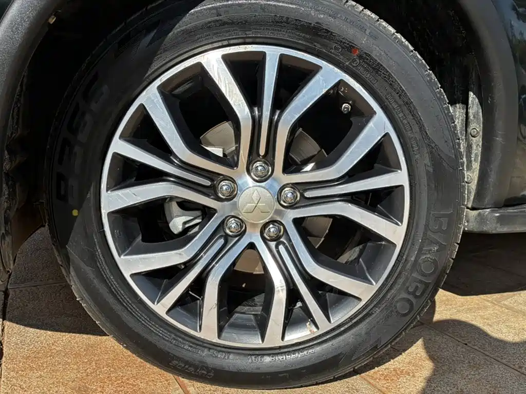 Mitsubishi Outlander — миниатюра 9