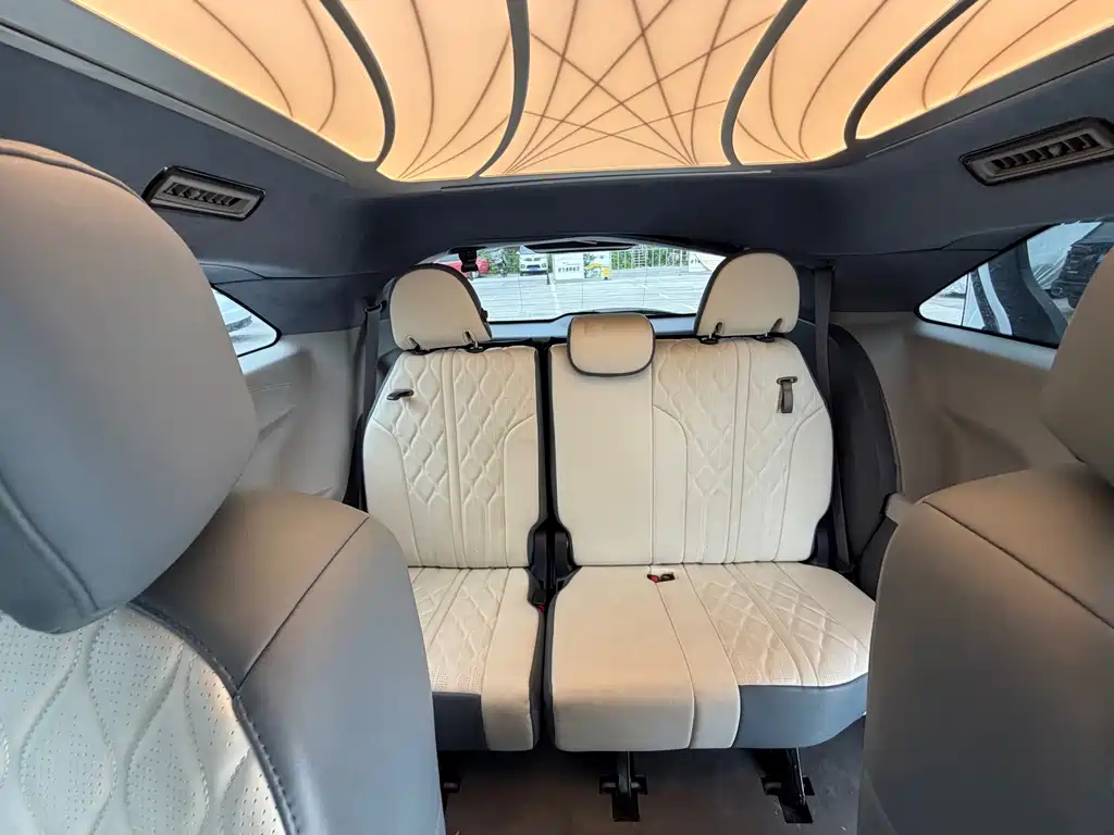 Toyota Sienna — миниатюра 13