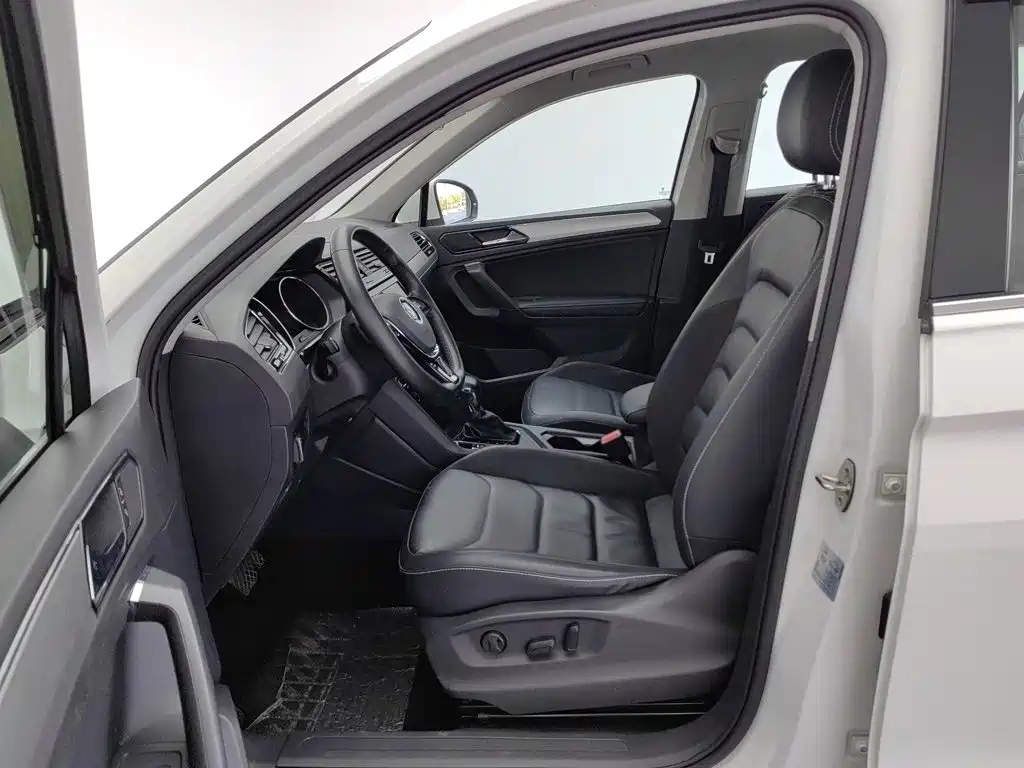 Volkswagen Tiguan L — миниатюра 10
