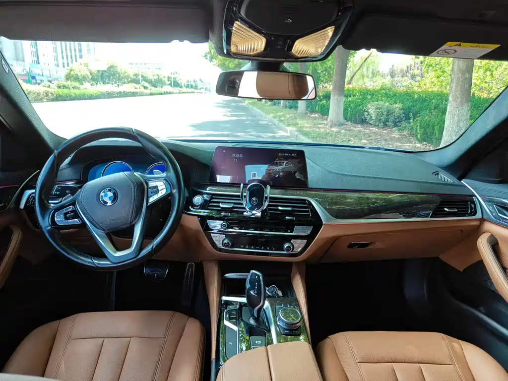 BMW 5 Series — миниатюра 3