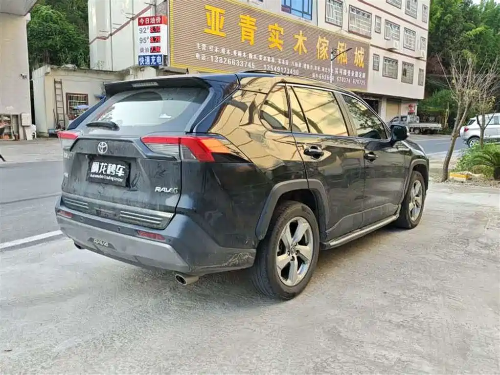 Toyota RAV4 — миниатюра 8