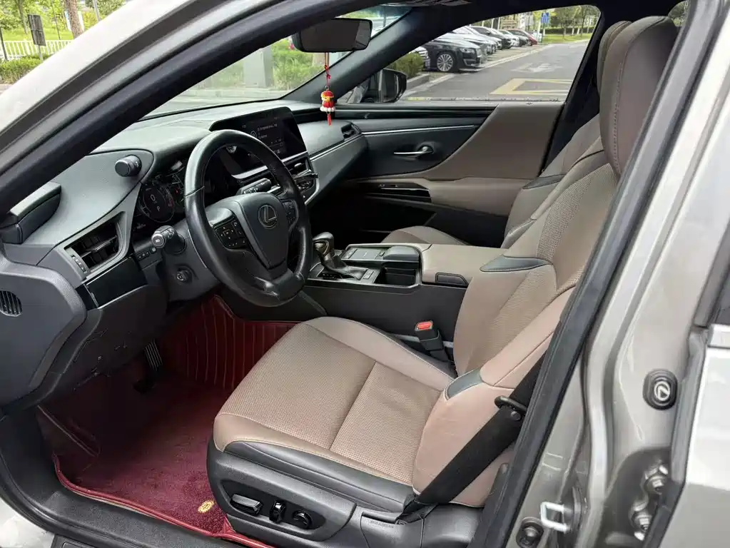 Lexus ES — миниатюра 8