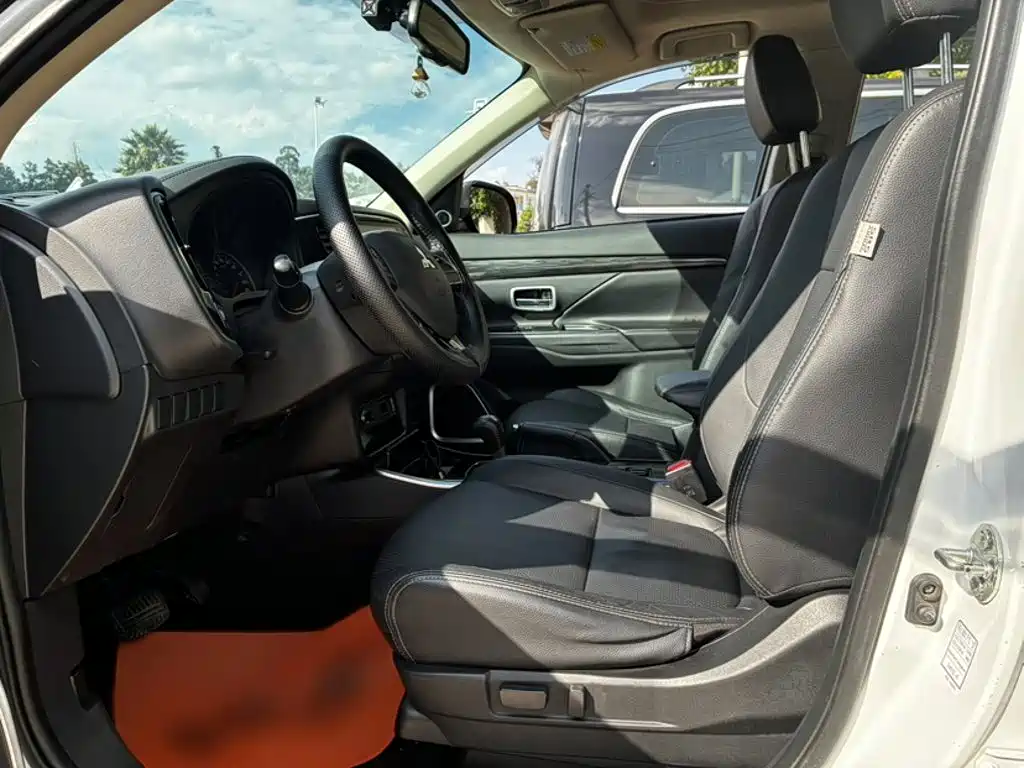 Mitsubishi Outlander — миниатюра 14