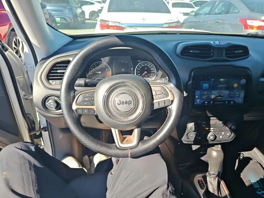 Jeep Renegade — миниатюра 11
