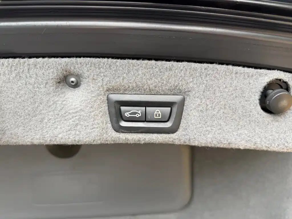 BMW 7 Series — миниатюра 11
