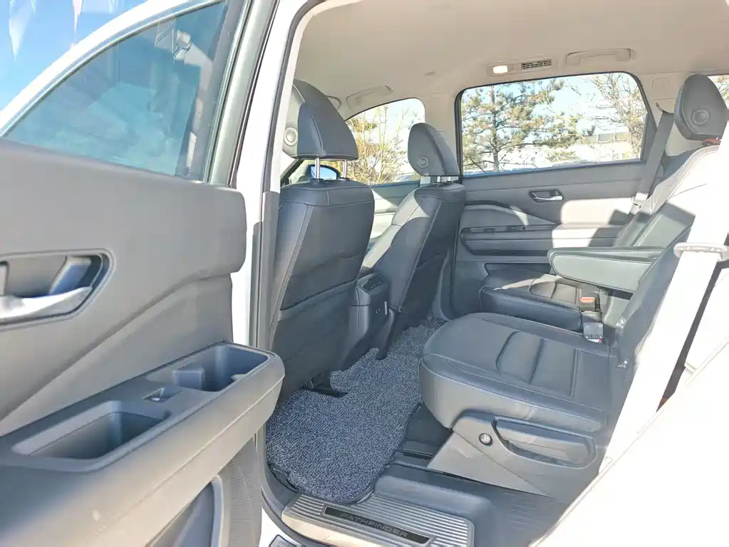 NISSAN EXPLORING THE LAND