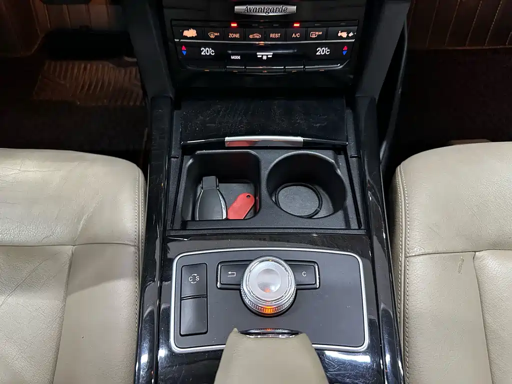 Mercedes-Benz E-Class — миниатюра 12