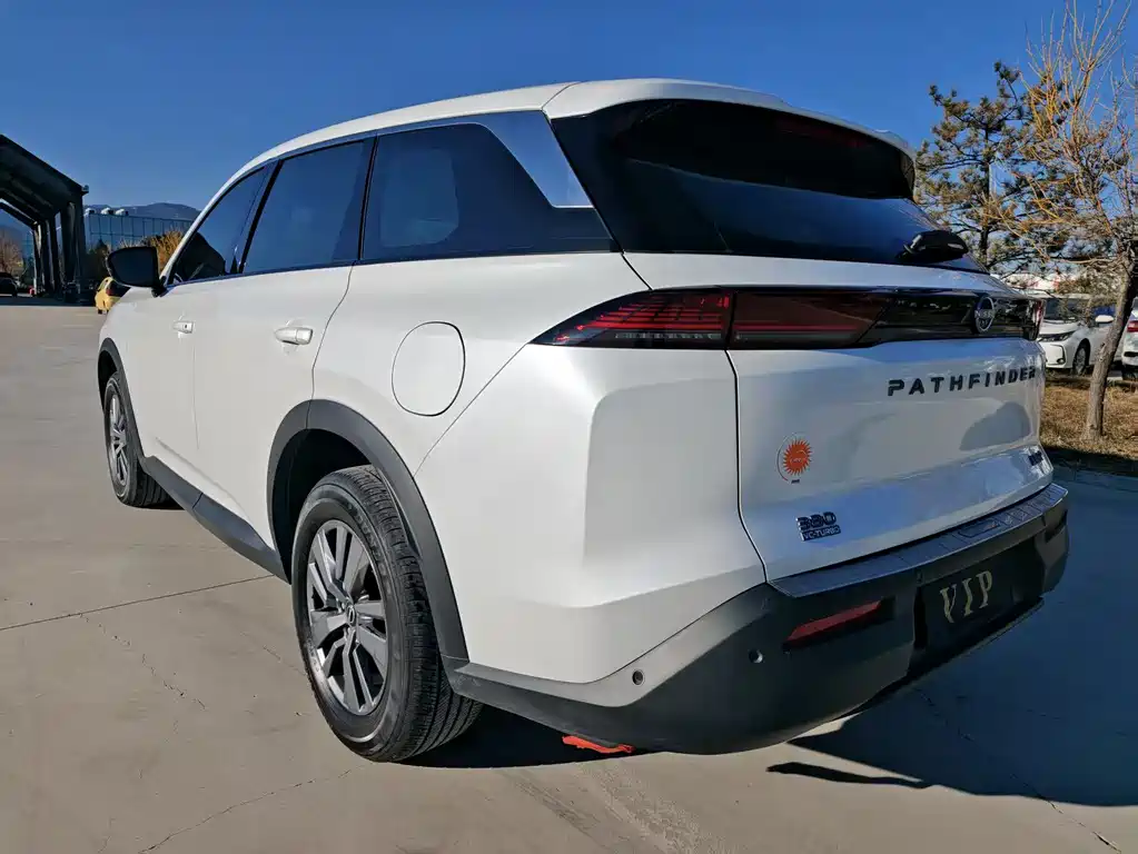 NISSAN EXPLORING THE LAND