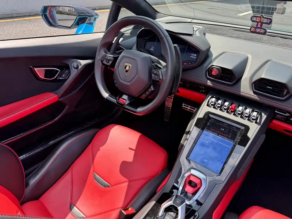 LAMBORGHINI HURACÁN