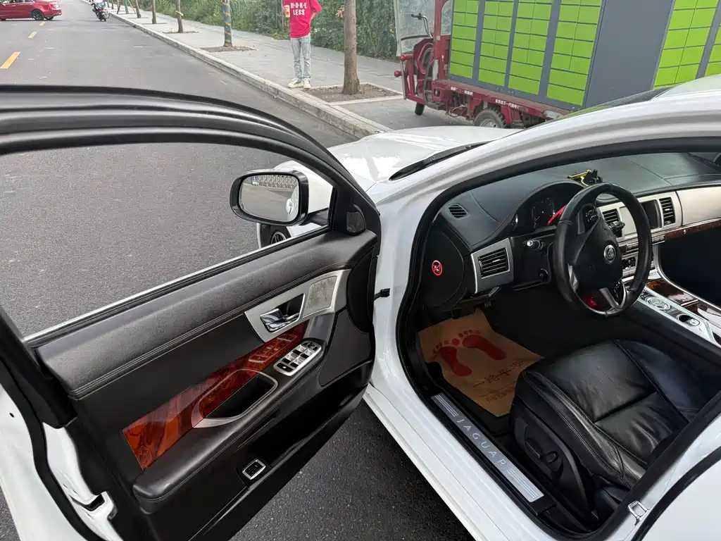 Jaguar XF — миниатюра 8