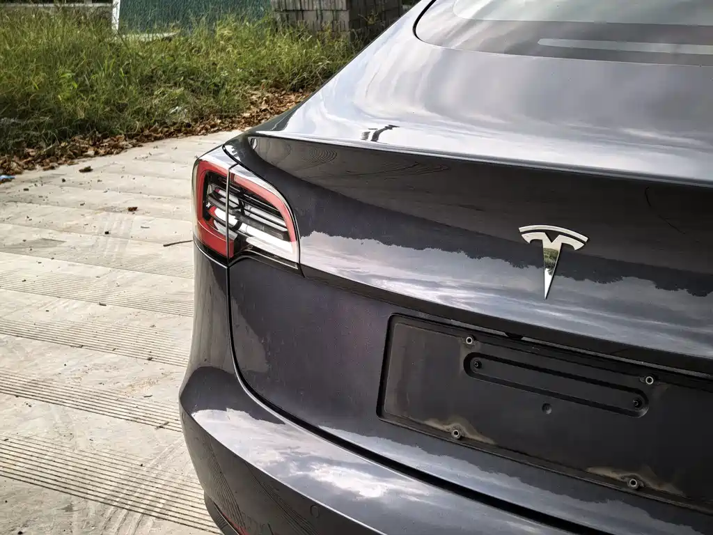 Tesla Model 3 — миниатюра 18