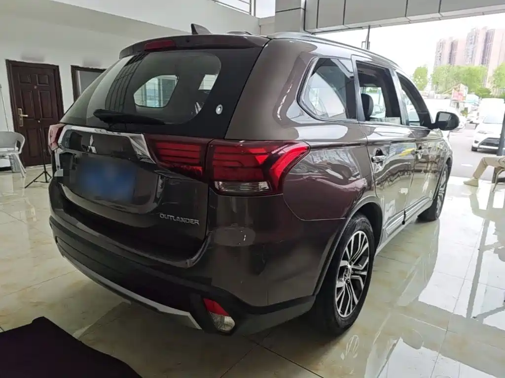 Mitsubishi Outlander — миниатюра 7
