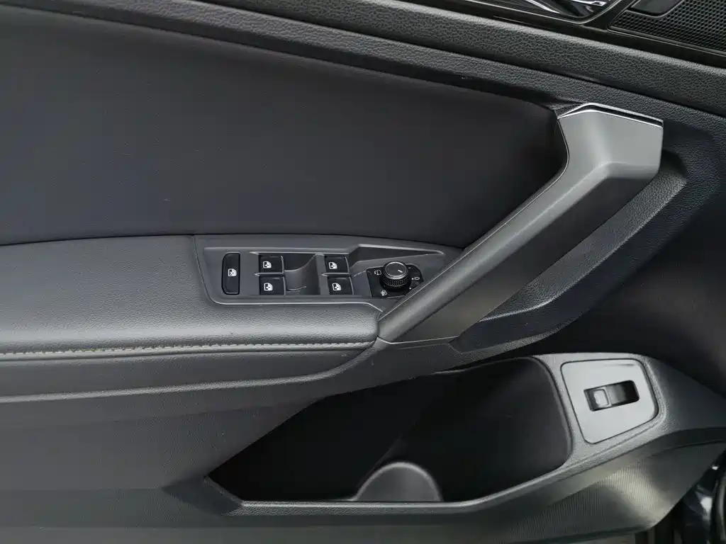Volkswagen Tiguan L — миниатюра 9