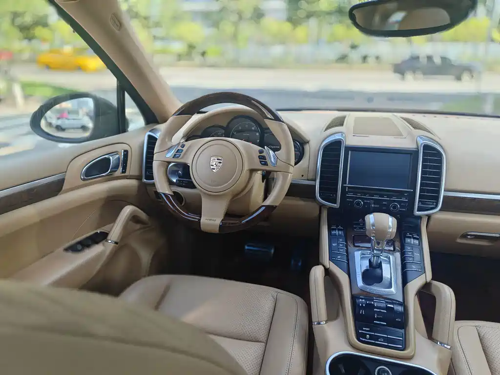 Porsche Cayenne — миниатюра 4