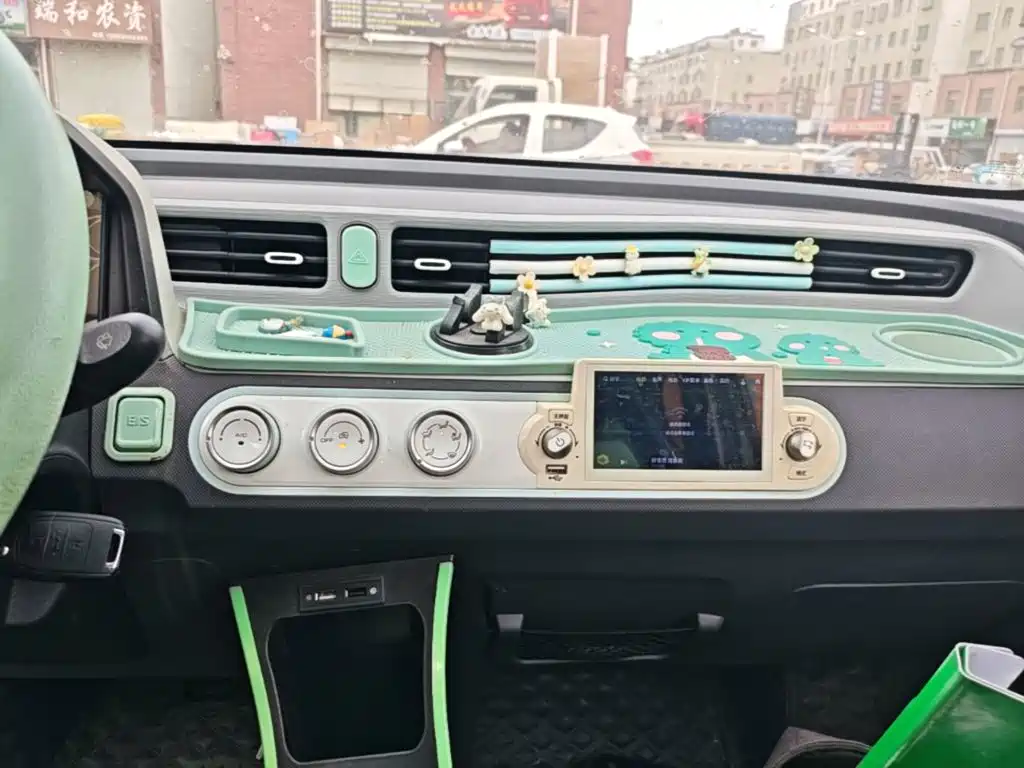 Wuling MINIEV — миниатюра 13