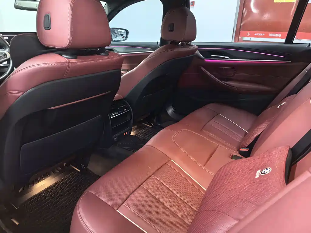 BMW 5 Series — миниатюра 9