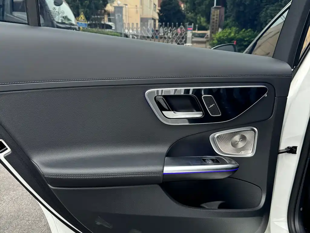 Mercedes-Benz C-Class — миниатюра 7