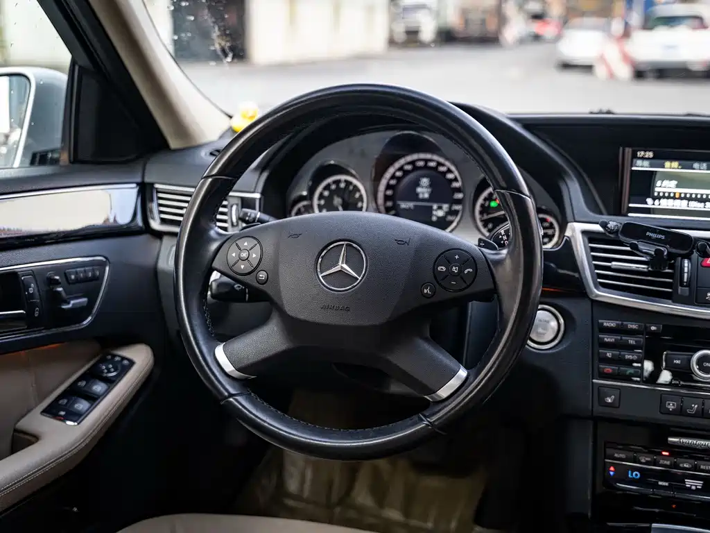 Mercedes-Benz E-Class (Import) — миниатюра 12