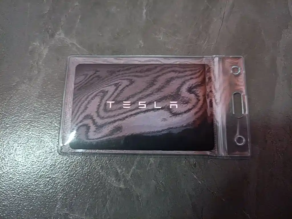Tesla Model Y — миниатюра 9