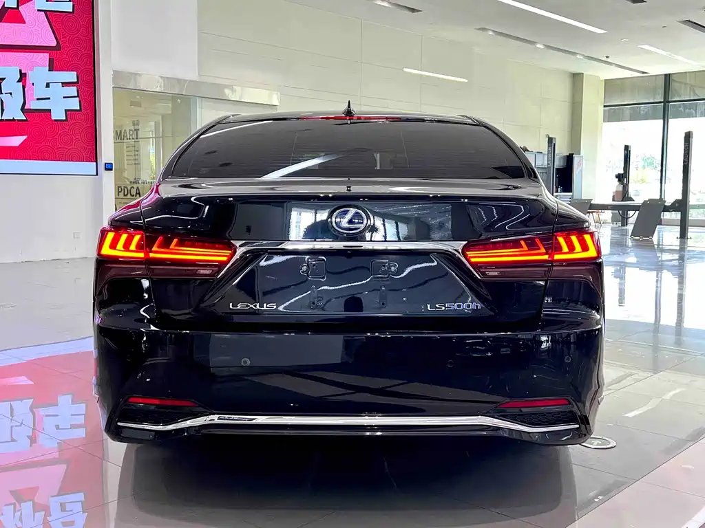 Lexus LS — миниатюра 10