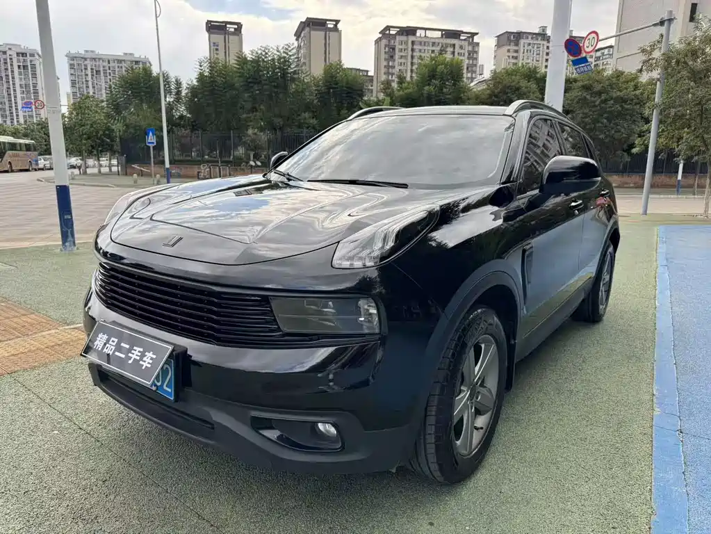 Lynk & Co 01
