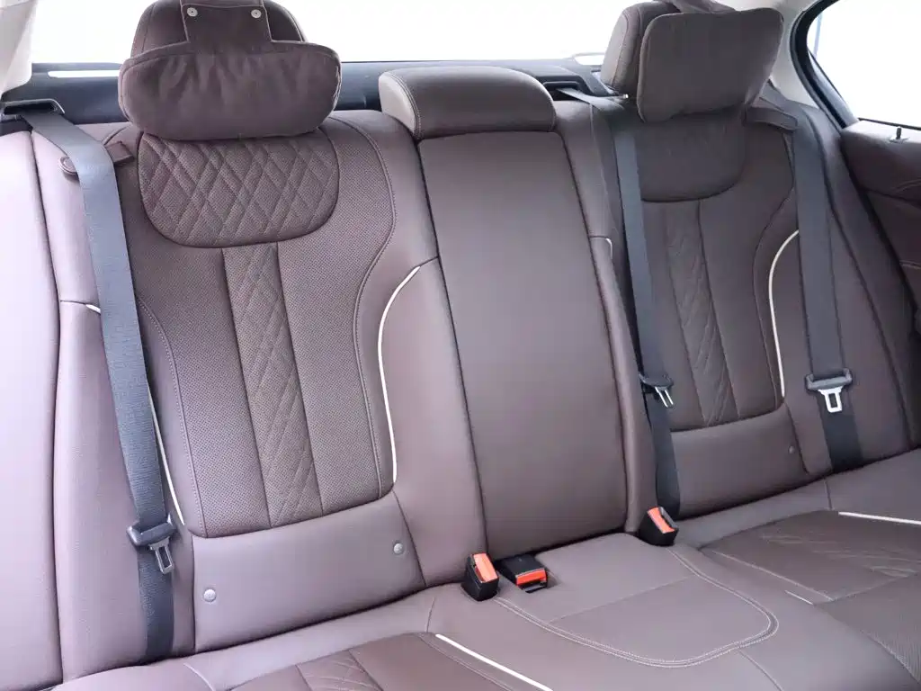 BMW 5 Series — миниатюра 23