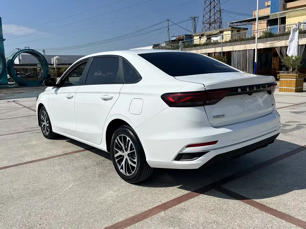 Geely Emgrand — миниатюра 7