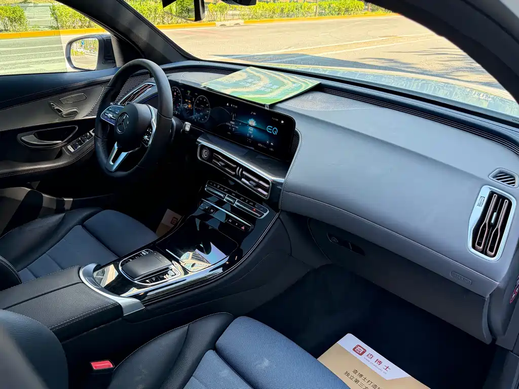 Mercedes-Benz EQC — миниатюра 18