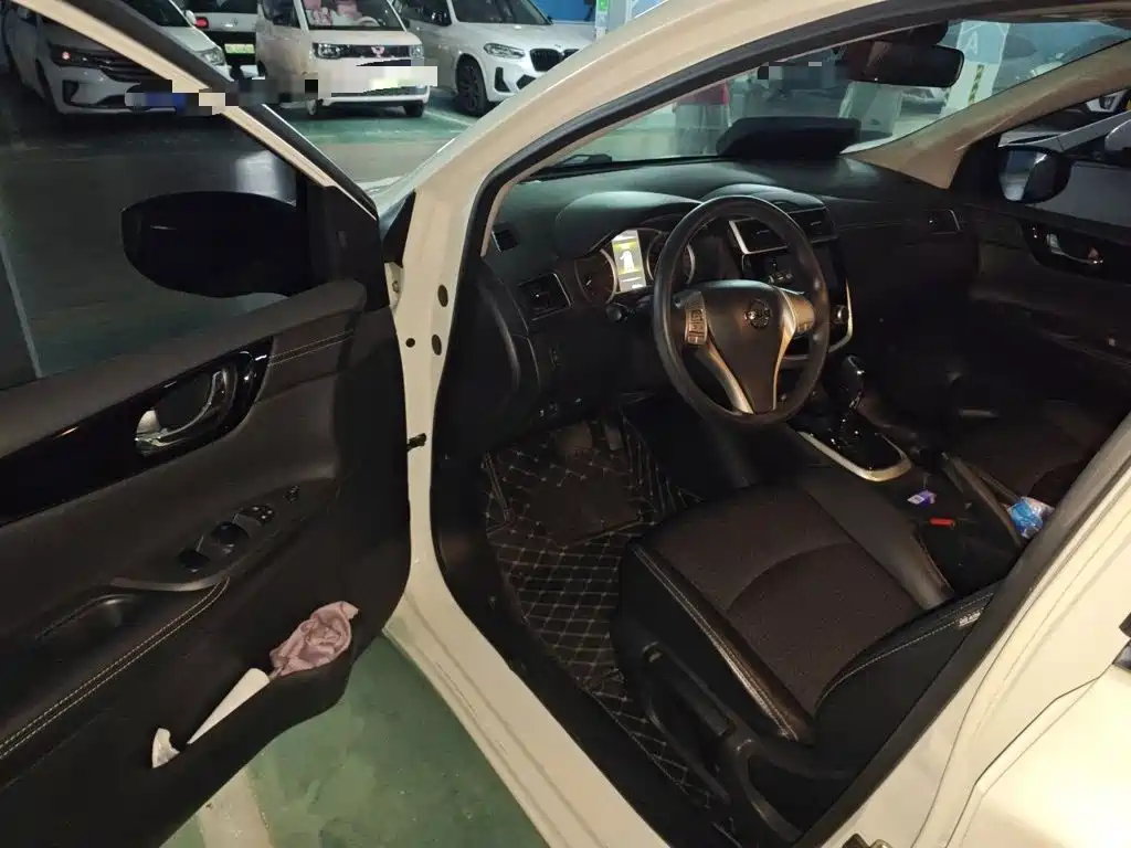 Nissan Tiida — миниатюра 14