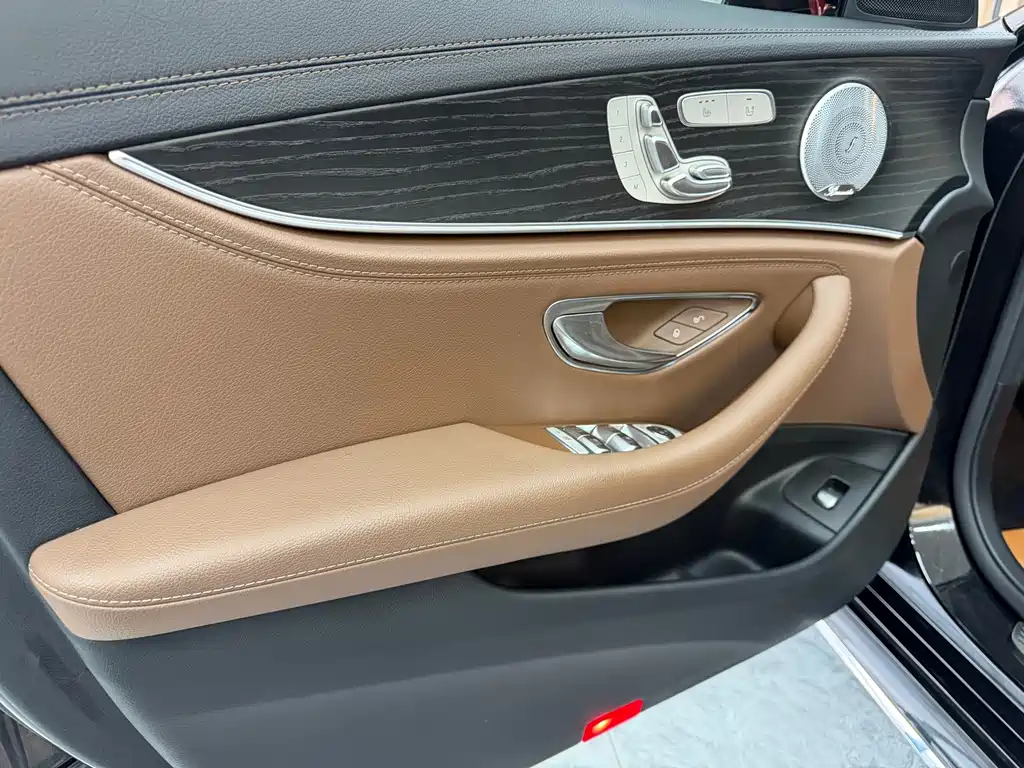 Mercedes-Benz E-Class — миниатюра 8