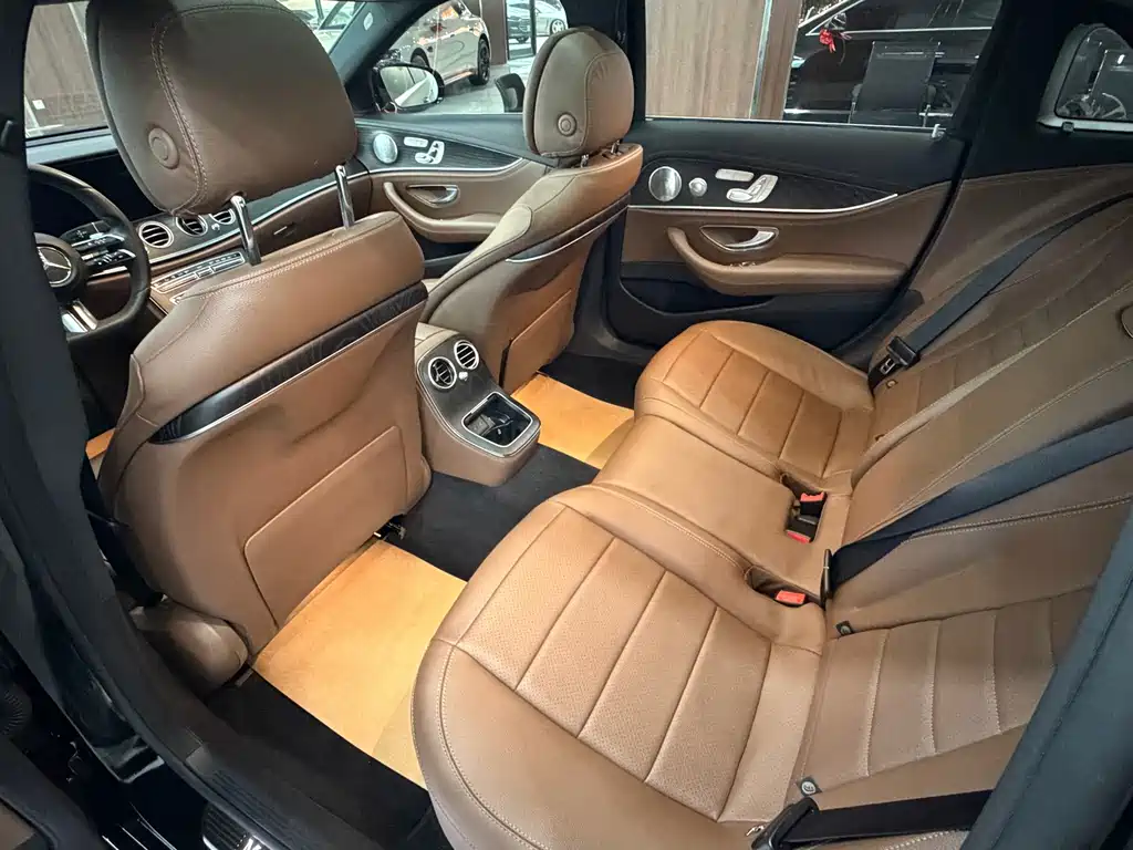 Mercedes-Benz E-Class — миниатюра 12