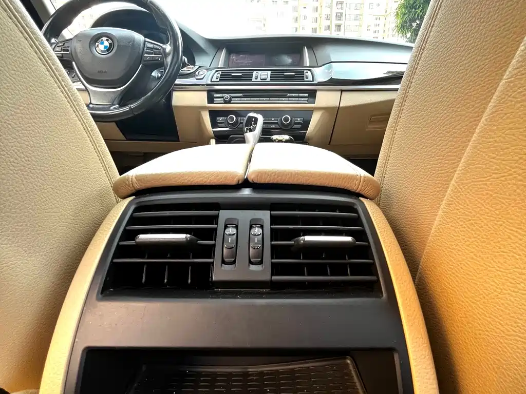 BMW 5 Series — миниатюра 10