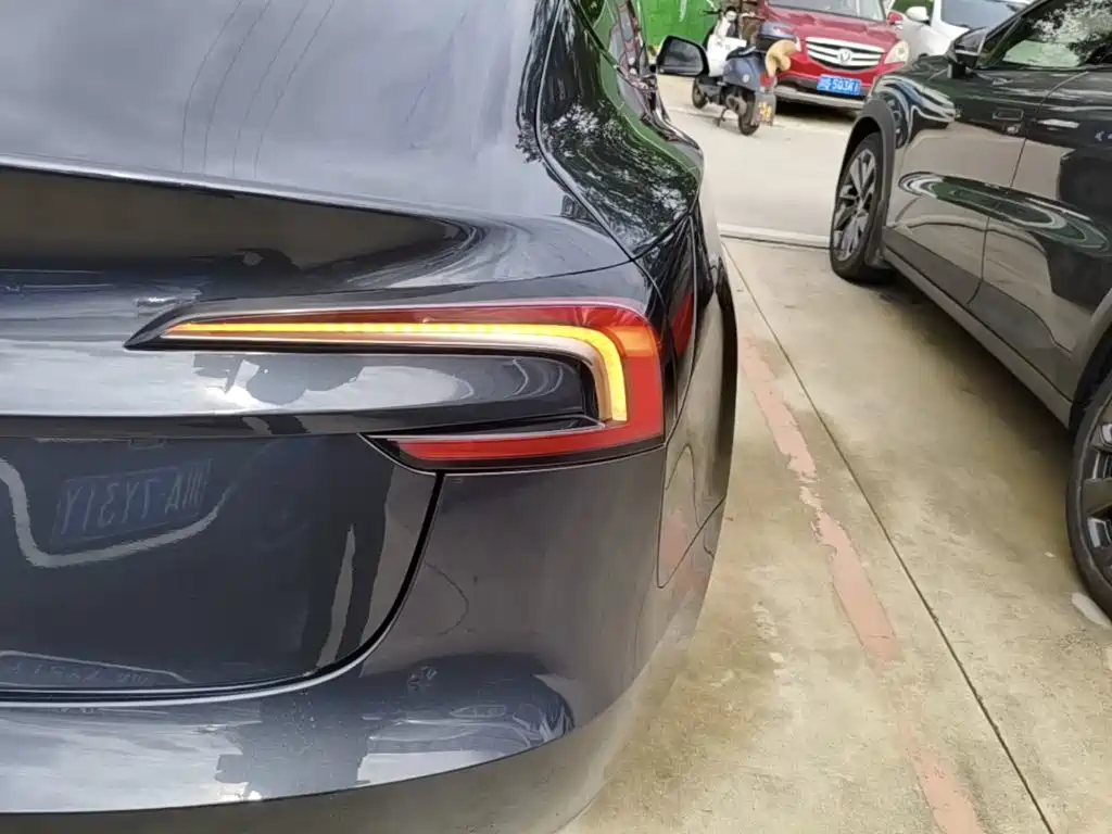 Tesla Model 3 — миниатюра 8