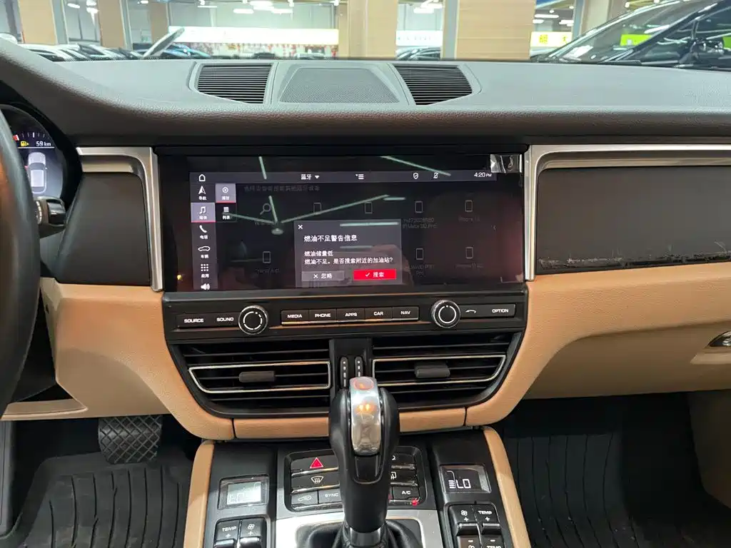 Porsche Macan — миниатюра 3