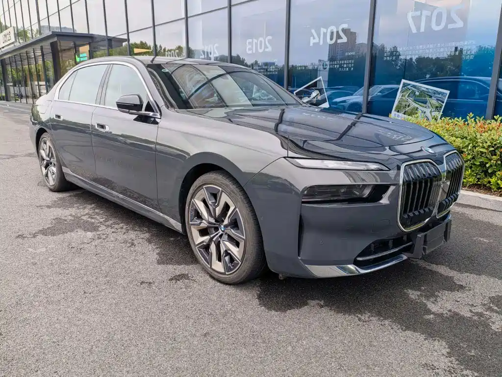 BMW 7 Series — миниатюра 4