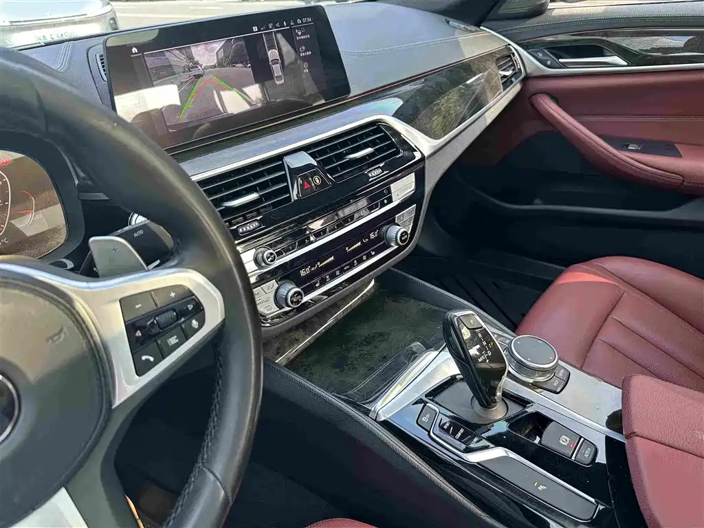 BMW 5 Series — миниатюра 14
