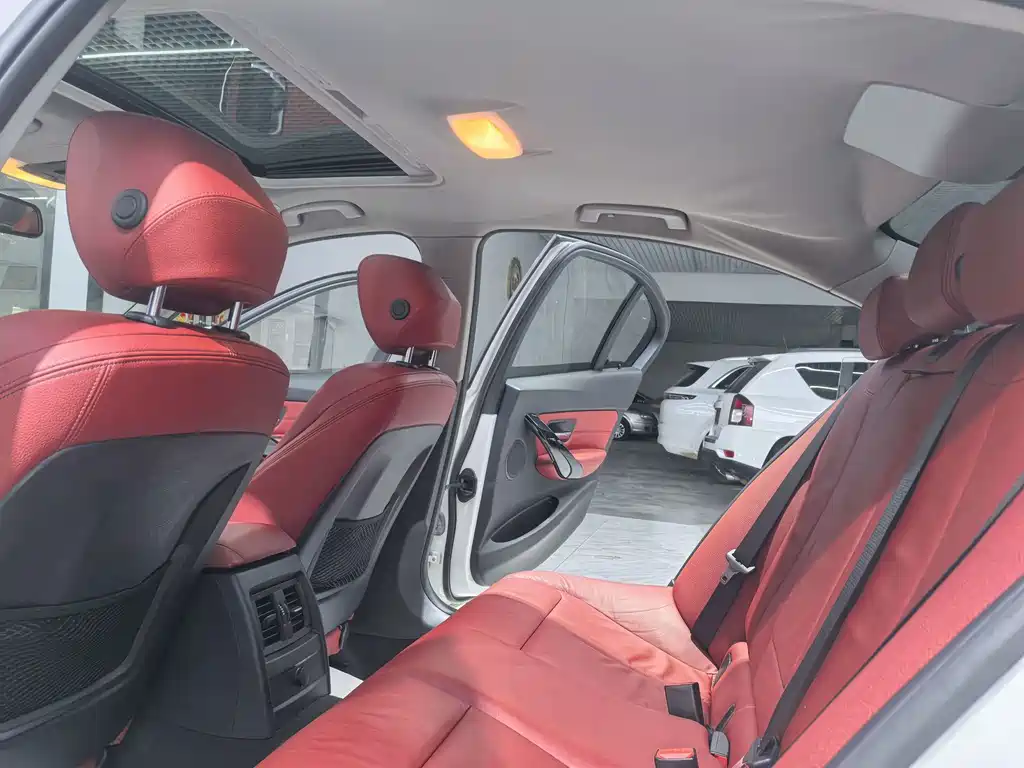 BMW 3 Series — миниатюра 8